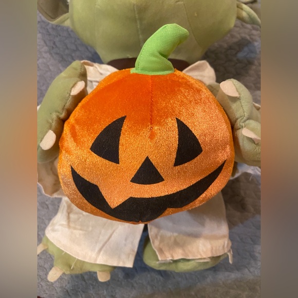 Yoda With Pumpkin Star Wars Halloween Decoration- it’s a Gemmy. - Picture 3 of 8